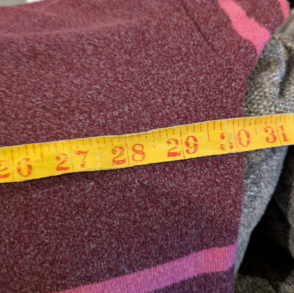 🔴3/$15 Maurices Striped V-Neck top in Dusty Rose & Pink - Picture 11 of 13
